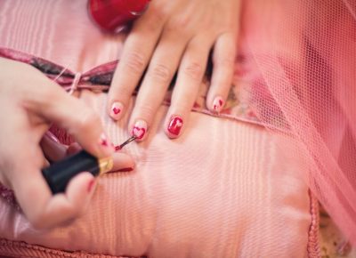 painting-fingernails-635261_1280-1024x682